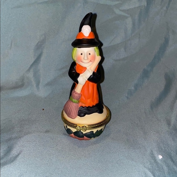 Other - BX48 Witch Trinket Figurine with Broom and Hat